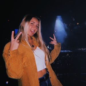 Meet your Posher, Eva